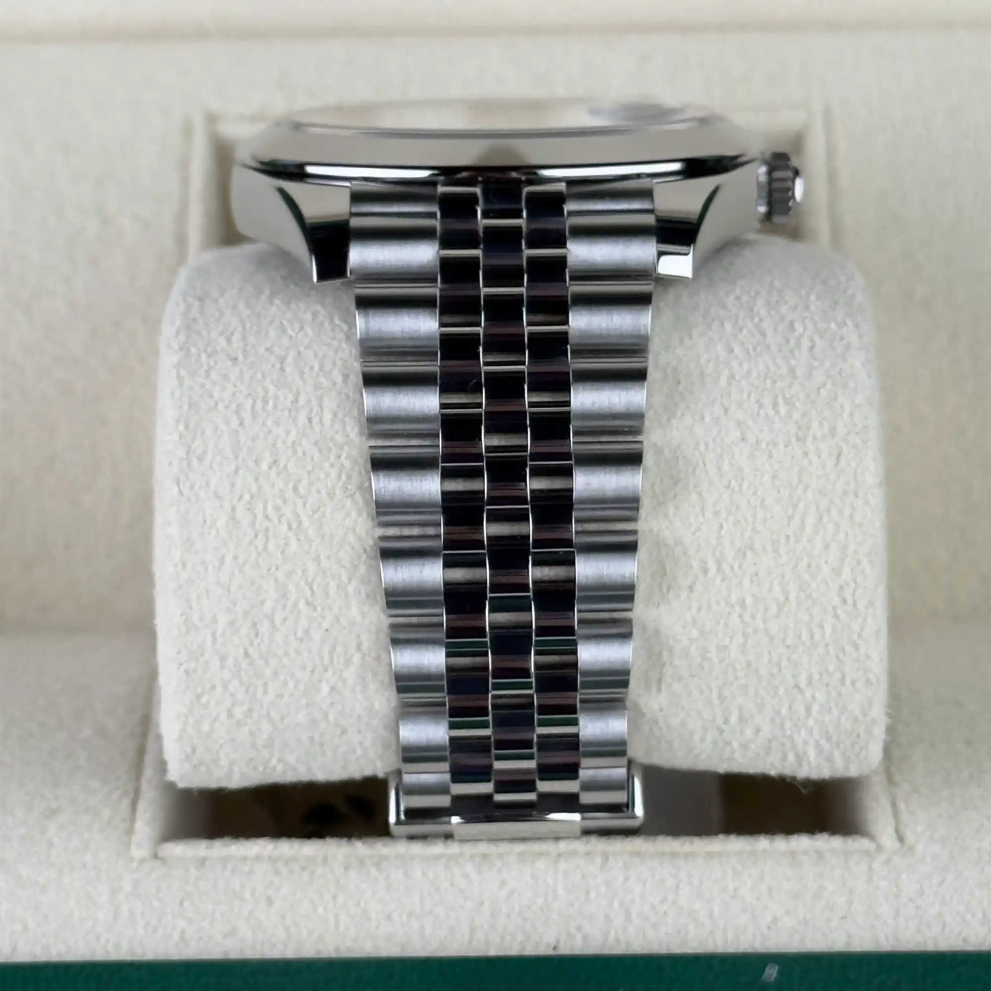 Rolex Datejust 41 Black Index Oystersteel Jubilee 126300- Pre-Owned - Bracelet 1