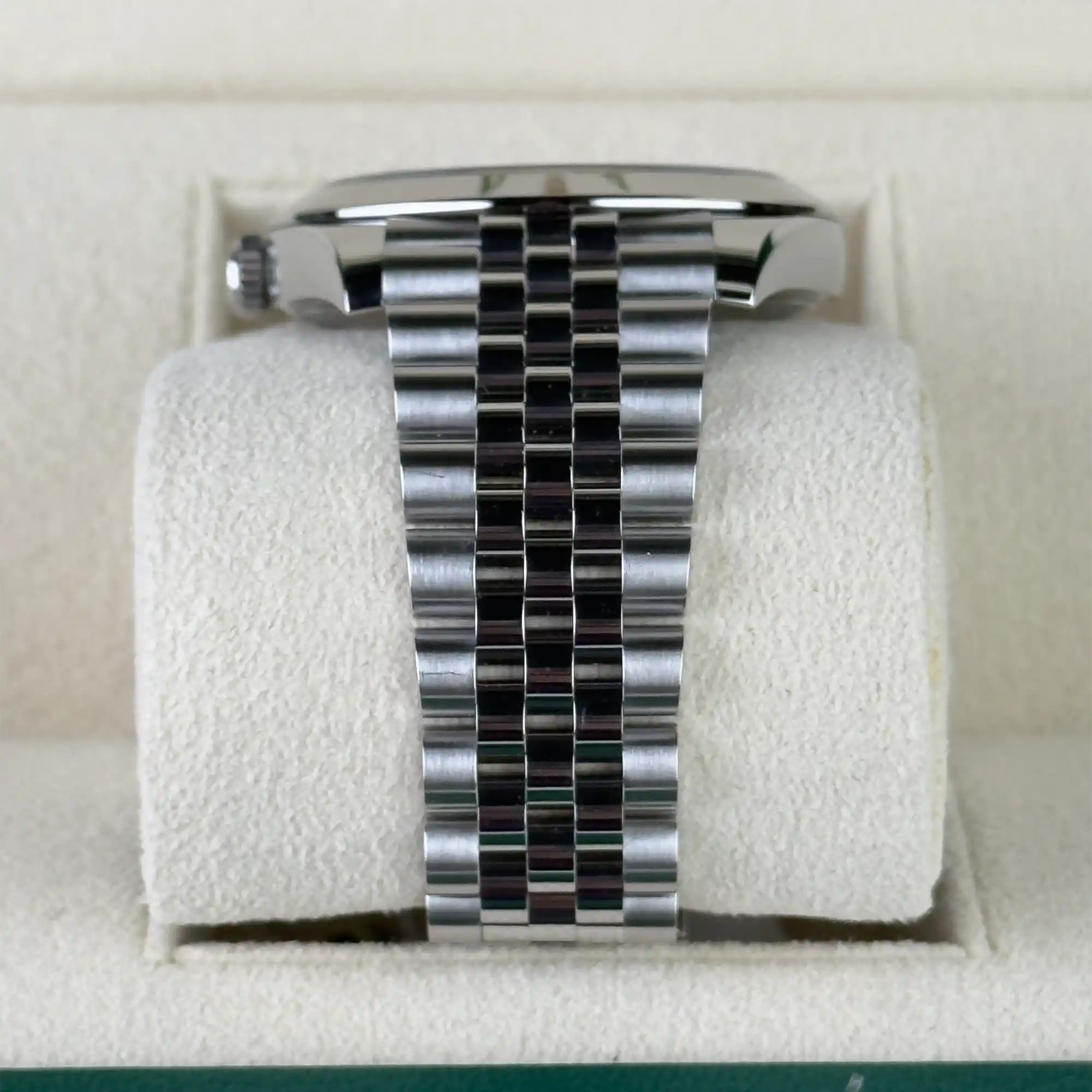 Rolex Datejust 41 Black Index Oystersteel Jubilee 126300- Pre-Owned - Bracelet 2