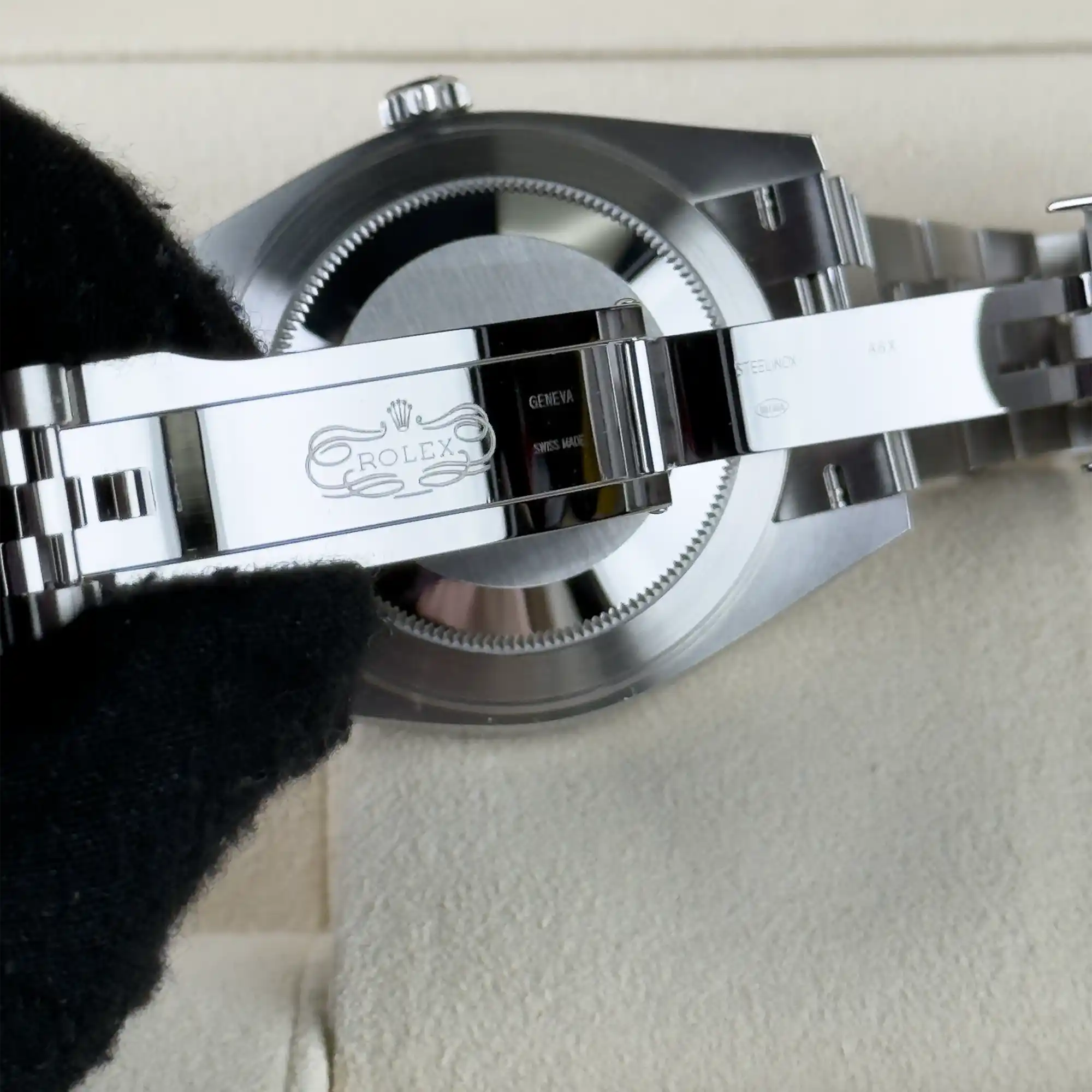 Rolex Datejust 41 Black Index Oystersteel Jubilee 126300- Pre-Owned - Clasp 1Rolex Datejust 41 Black Index Oystersteel Jubilee 126300- Pre-Owned - Clasp 4