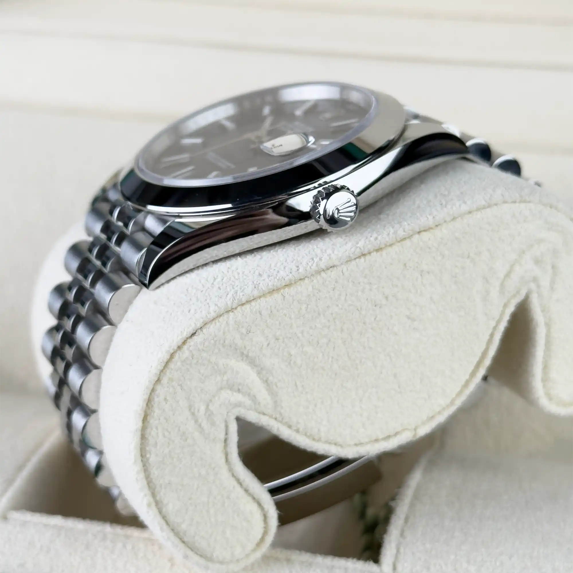 Rolex Datejust 41 Black Index Oystersteel Jubilee 126300 Side 2