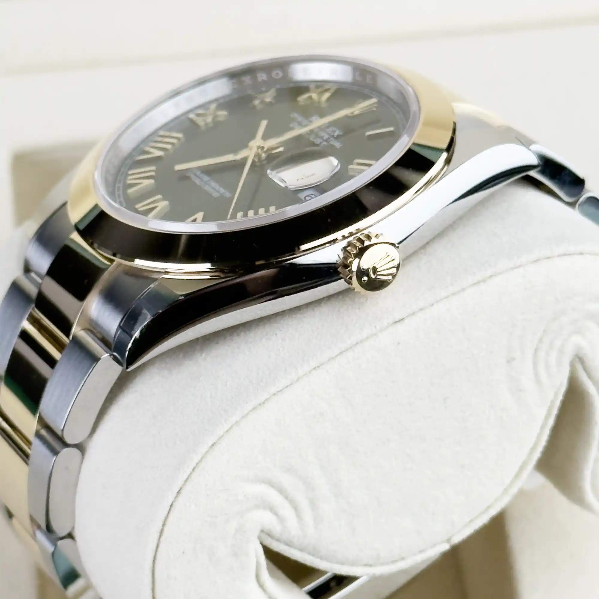 Rolex Datejust 41 Olive Green Smooth Bezel Yellow Gold and Steel Oyster 126303 - Side 2