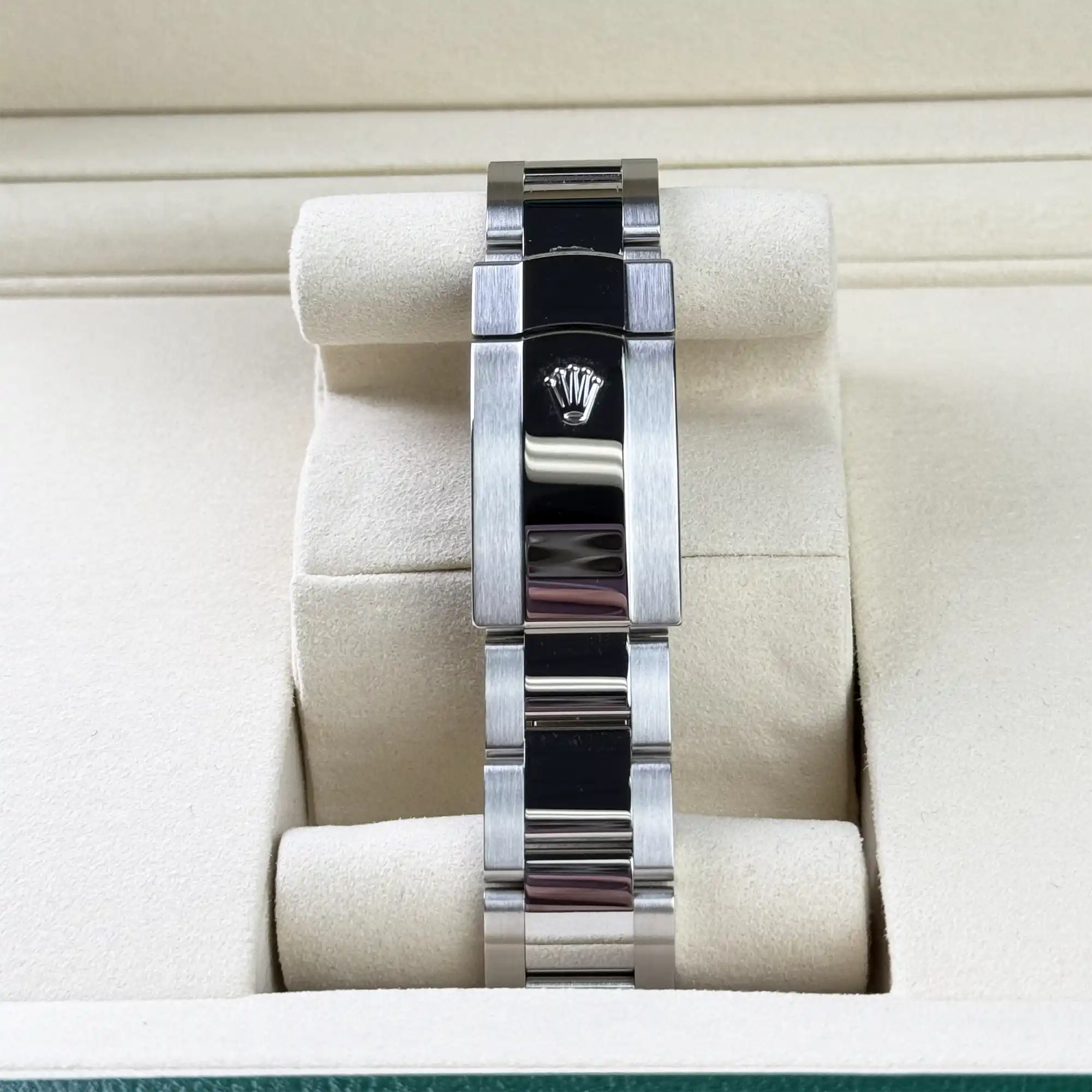 Rolex Datejust 41 White Roman Dial Oyster 126334 - Bracelet