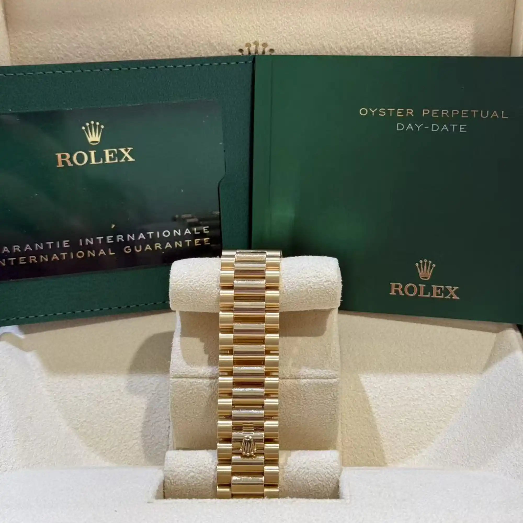 Rolex Day-Date 40 Yellow Gold Champagne Roman 228238 - Stock - Bracelet