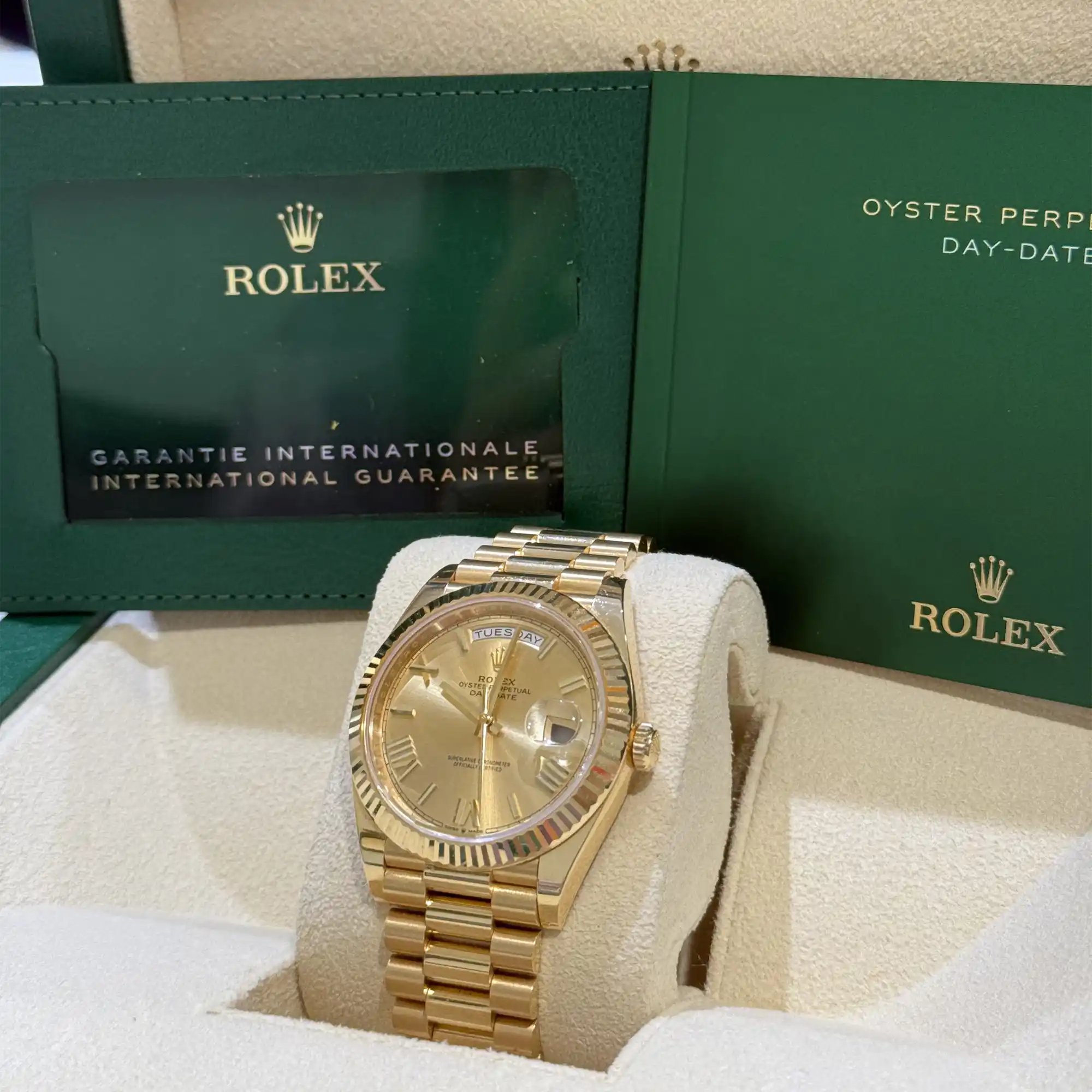Rolex Day-Date 40 Yellow Gold Champagne Roman 228238 - Crown