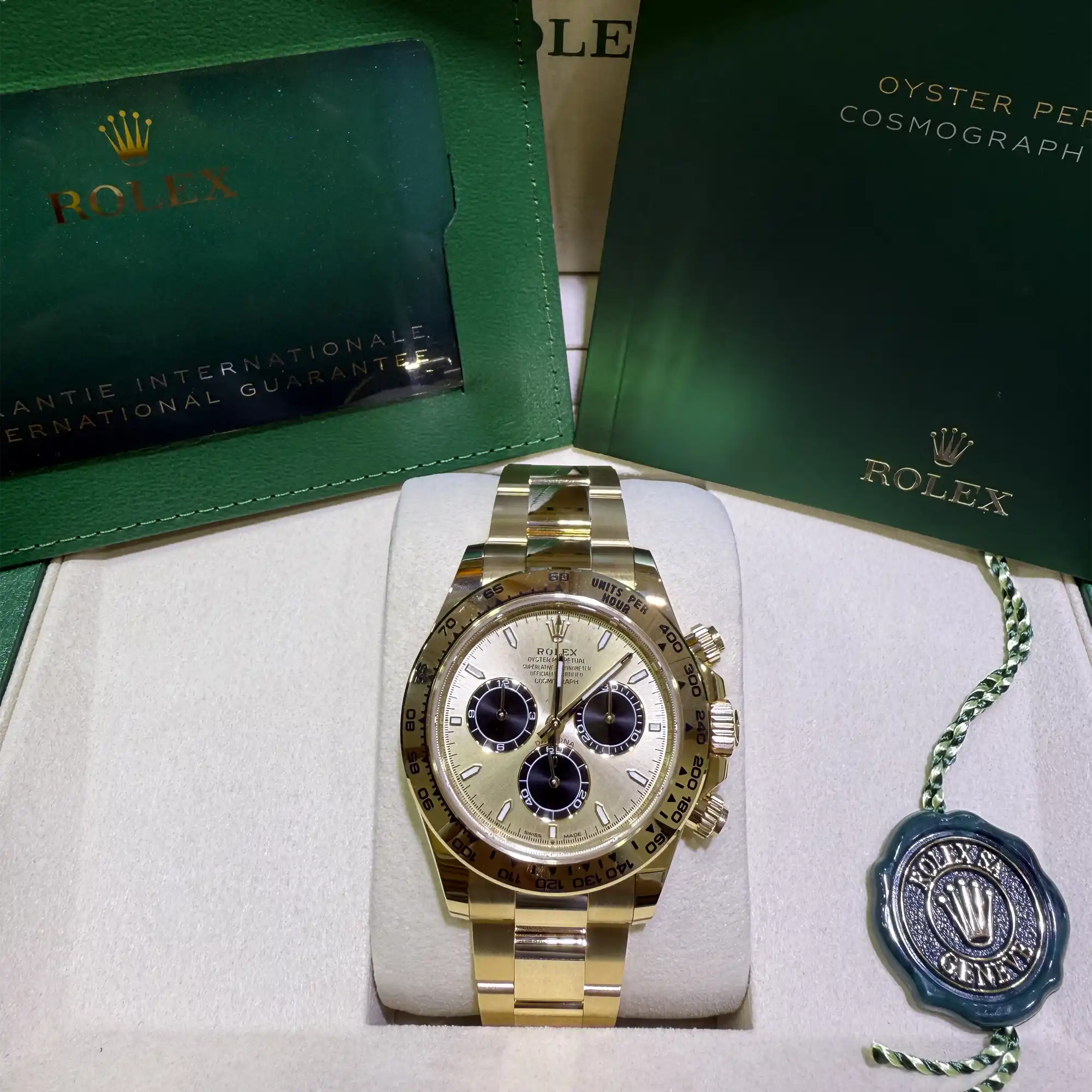 Rolex Daytona Golden Black Dial Yellow Gold Oyster 126508 - Full set