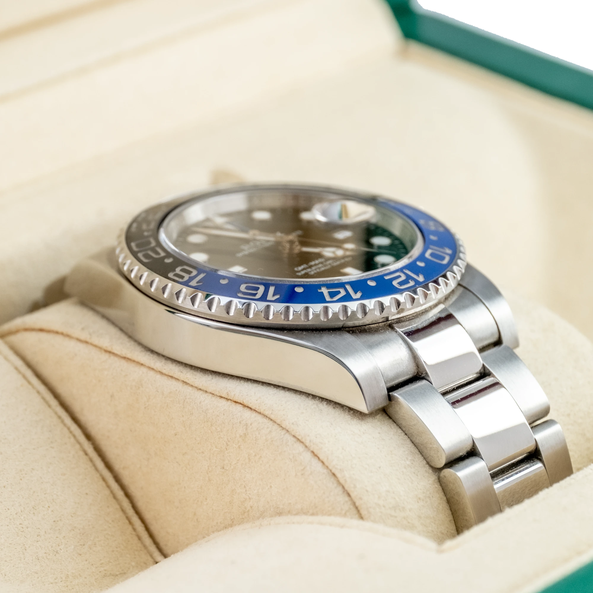 Rolex GMT-Master II "Batman" 116710BLNR Oyster - Pre-Owned - Left