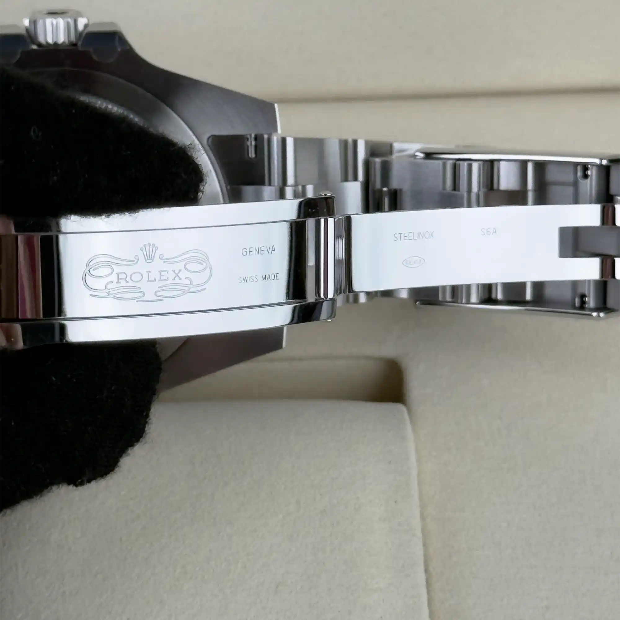 Rolex GMT Master II "Batman" Oyster 126710BLNR - Clasp