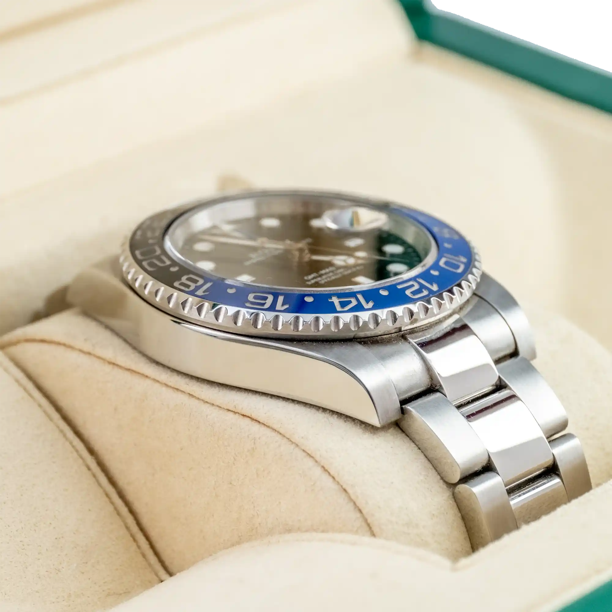 Rolex_GMT_Master_II_Batman_Oyster_126710BLNR_-_Left