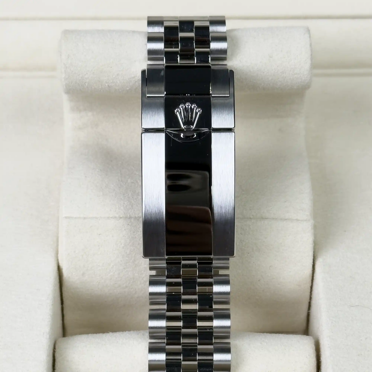 Rolex GMT Master II "Bruce Wayne" Jubilee 126710GRNR - Clasp 1