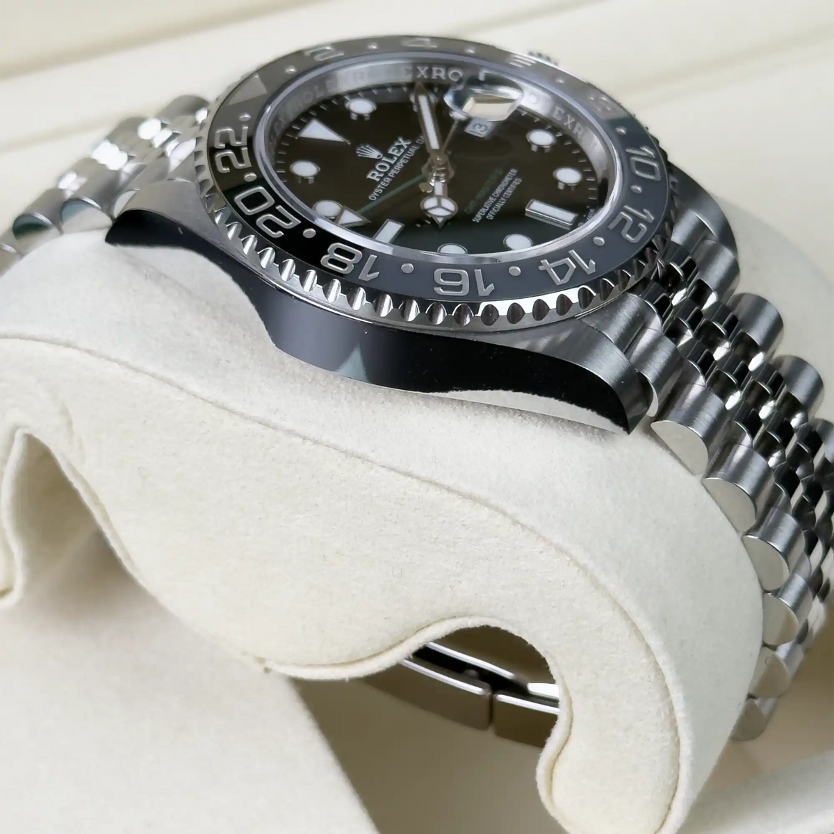 Rolex GMT Master II "Bruce Wayne" Jubilee 126710GRNR - Side 1