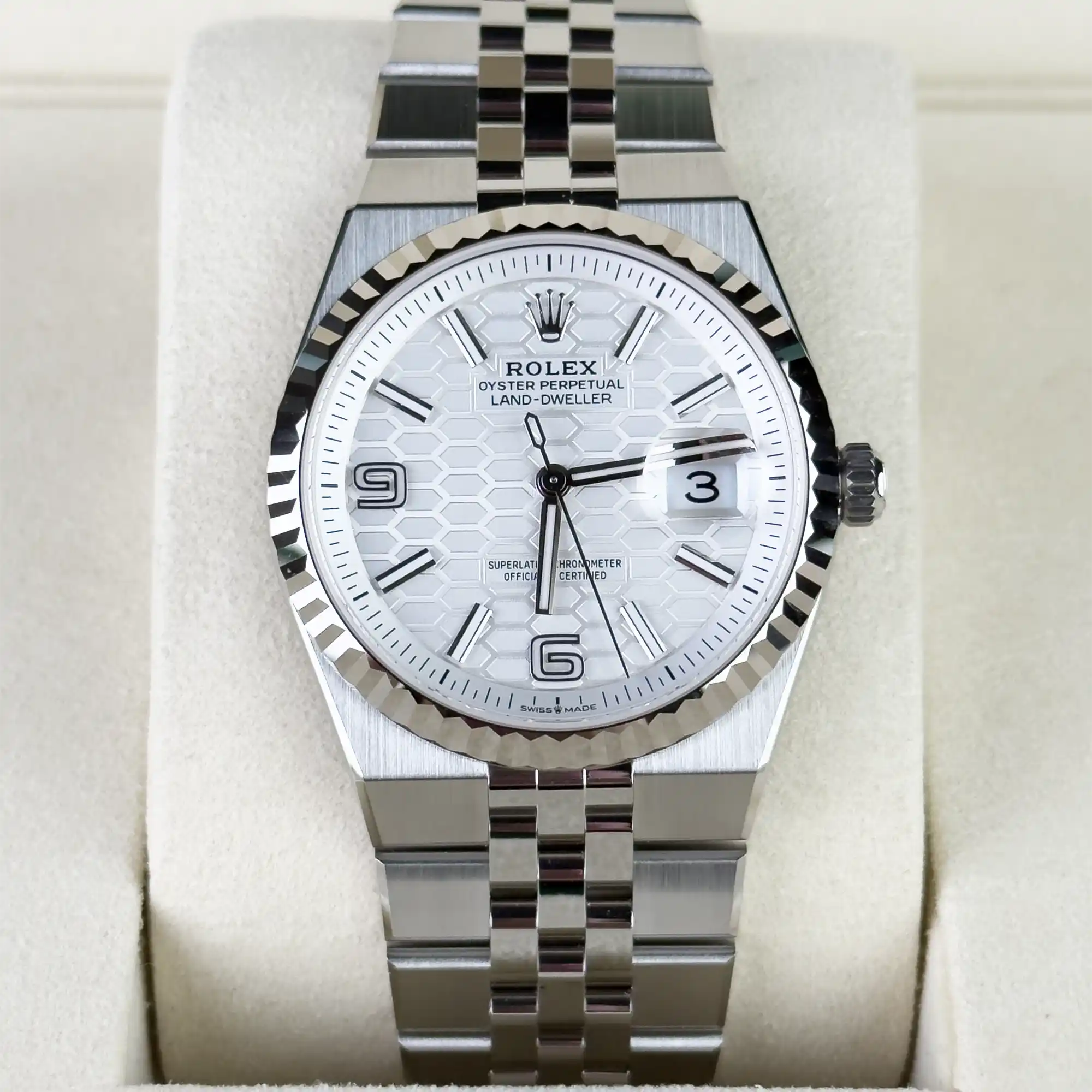 Rolex Land Dweller 36 Oystersteel White Gold White Dial Flat Jubilee 127234 - front