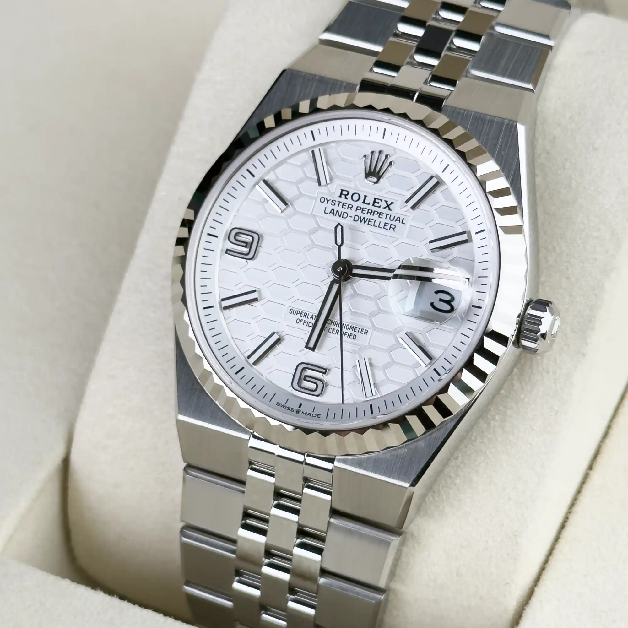 Rolex Land Dweller 36 Oystersteel White Gold White Dial Flat Jubilee 127234 - right