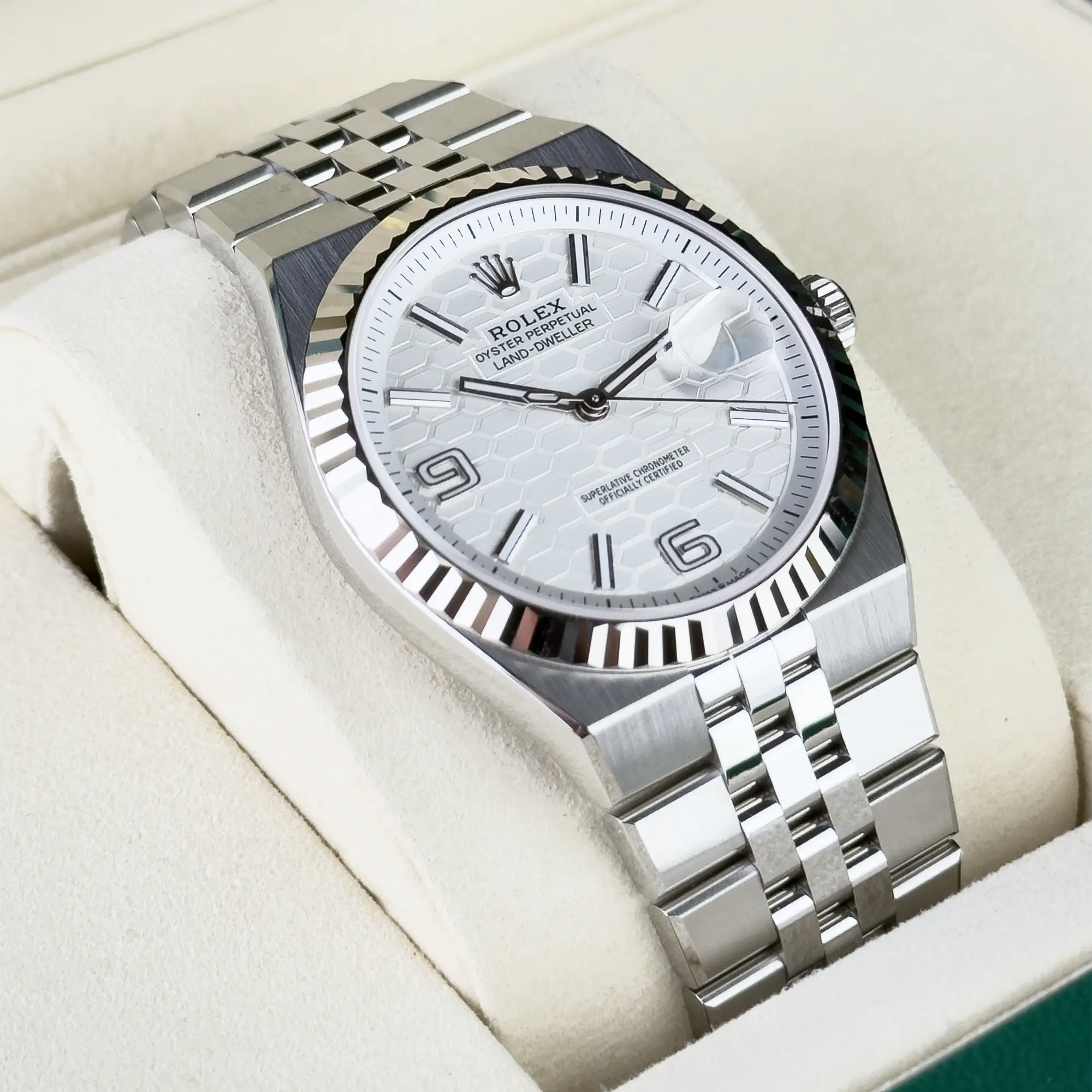 Rolex Land Dweller 40 Oystersteel White Gold White Dial Flat Jubilee 127334 - Left