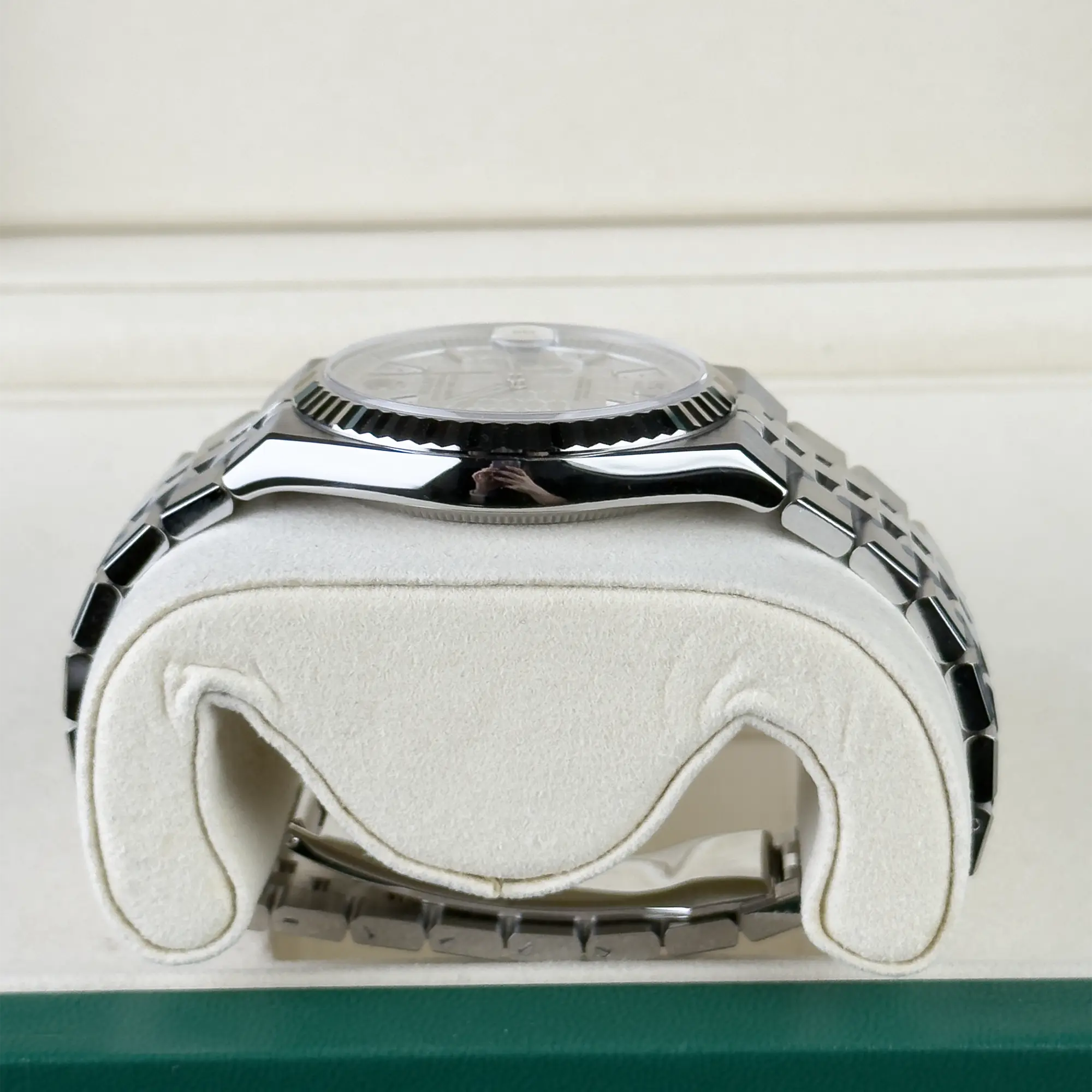 Rolex Land Dweller 40 Oystersteel White Gold White Dial Flat Jubilee 127334 - Side