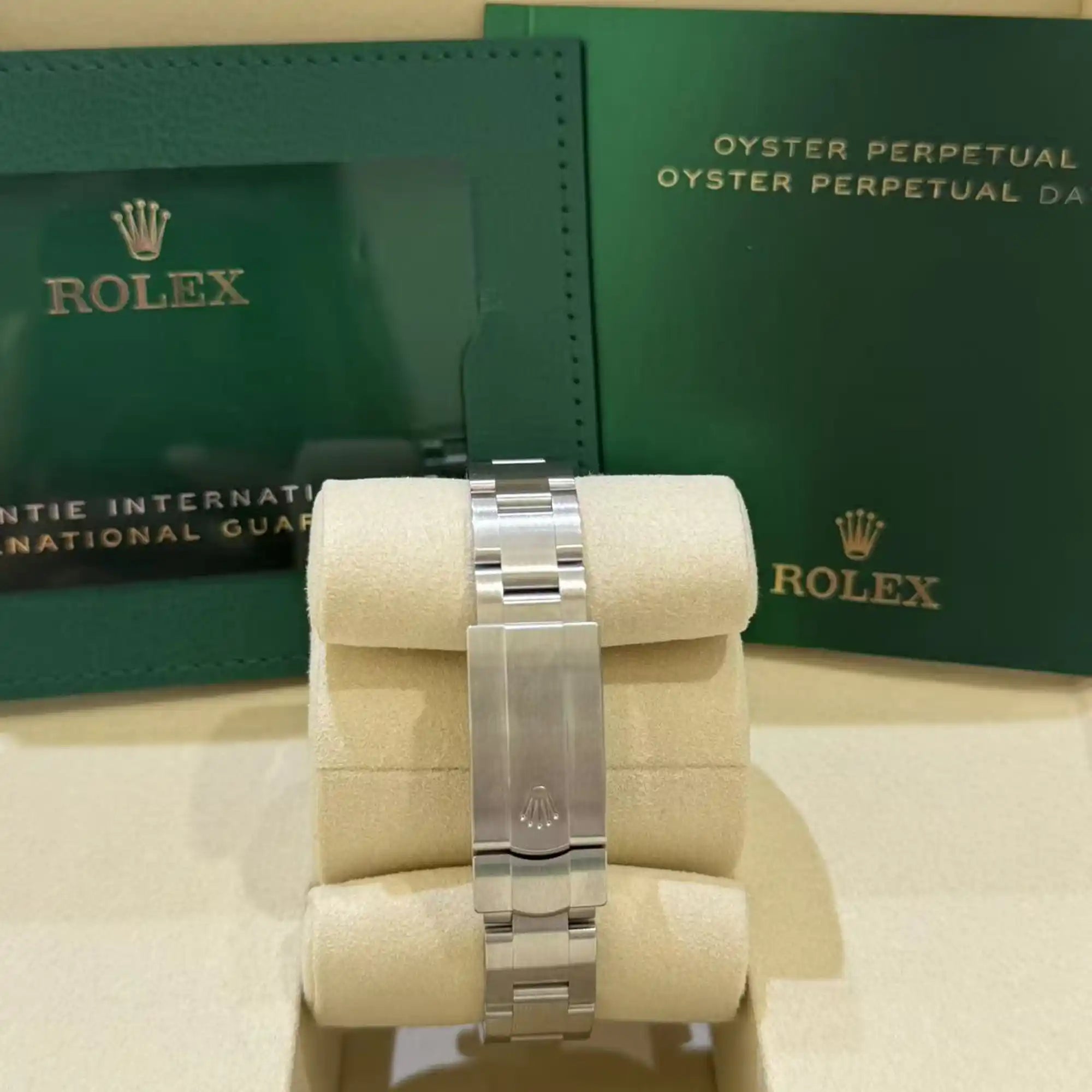 Rolex Oyster Perpetual 28 Lavender Dial 276200 - Bracelet