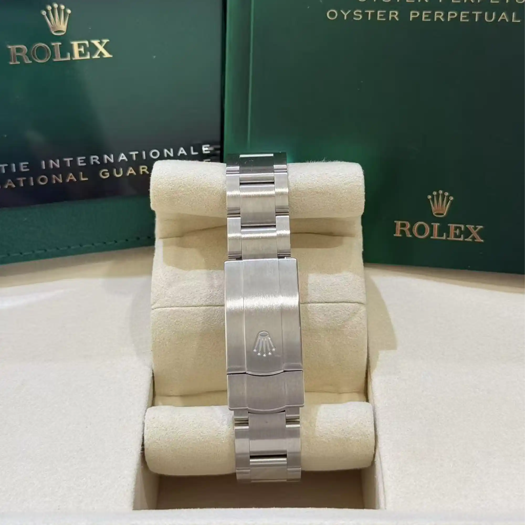 Rolex Oyster Perpetual 34 Lavender Dial 124200 - Bracelet