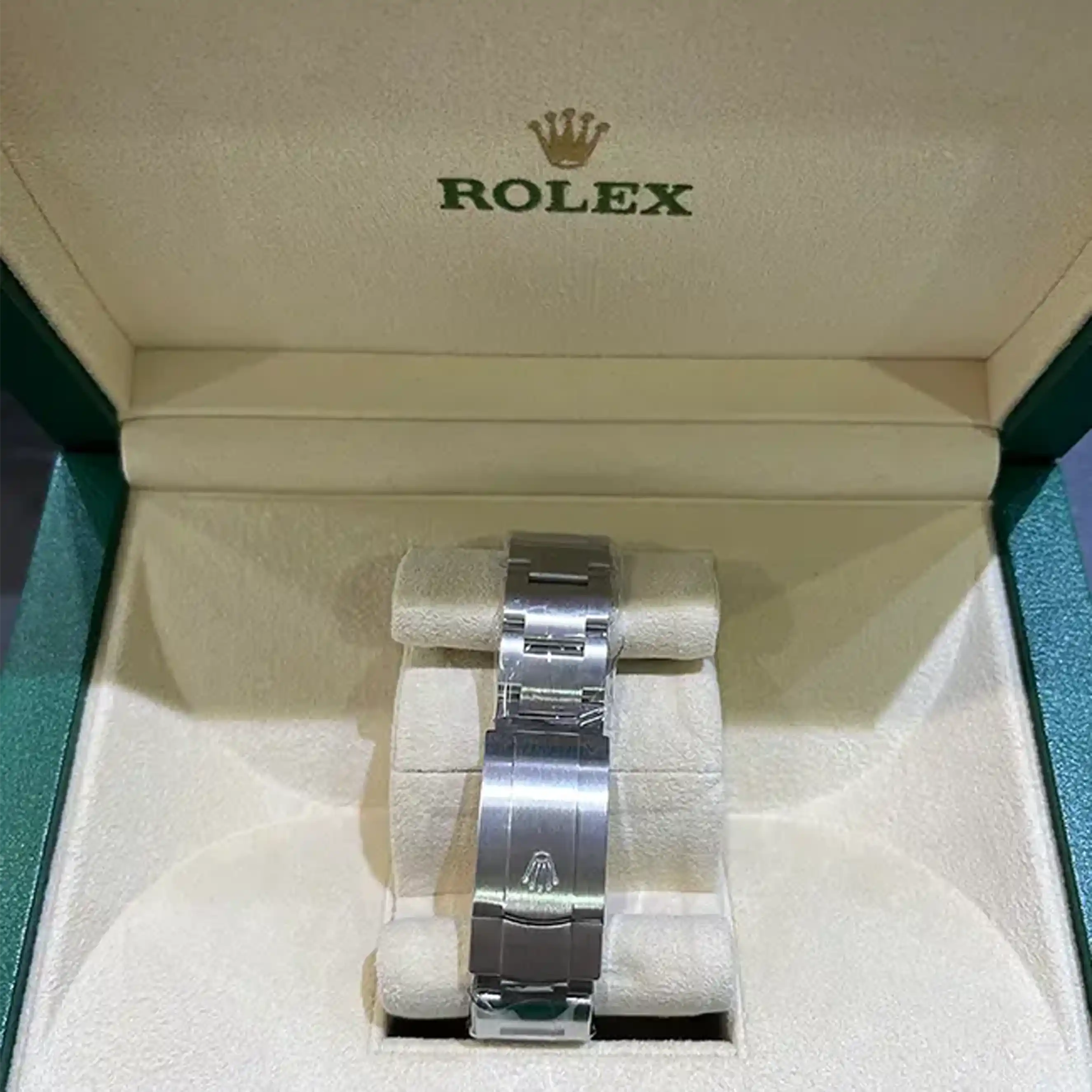 Rolex Oyster Perpetual 36 Green Dial 126000 - Bracelet