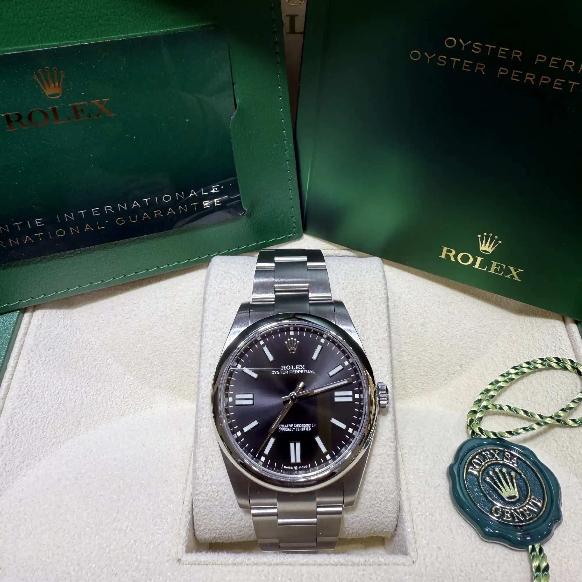 Rolex Oyster Perpetual 41 Black Dial 124300 - Pre-owned 2022 - Full set
