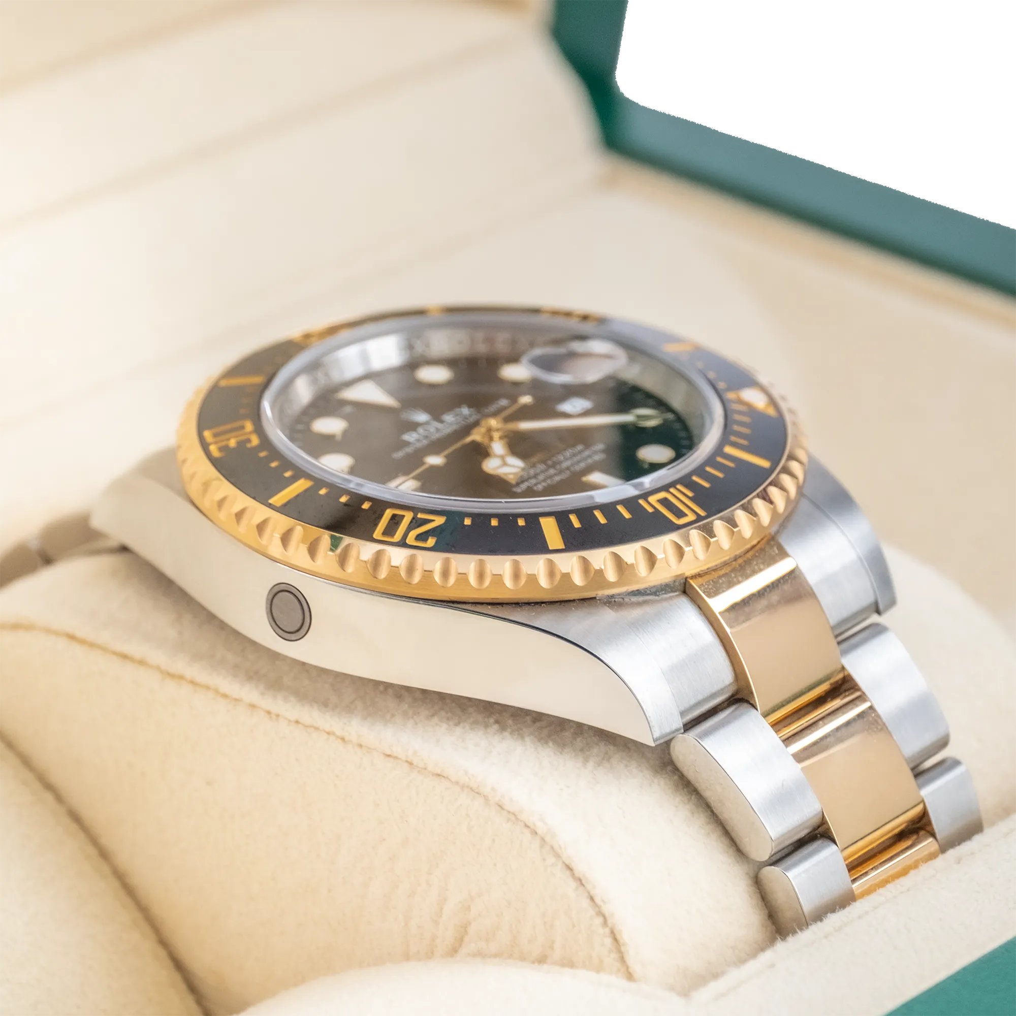 Rolex Sea-Dweller Yellow Gold Oystersteel Black 126603 - Left