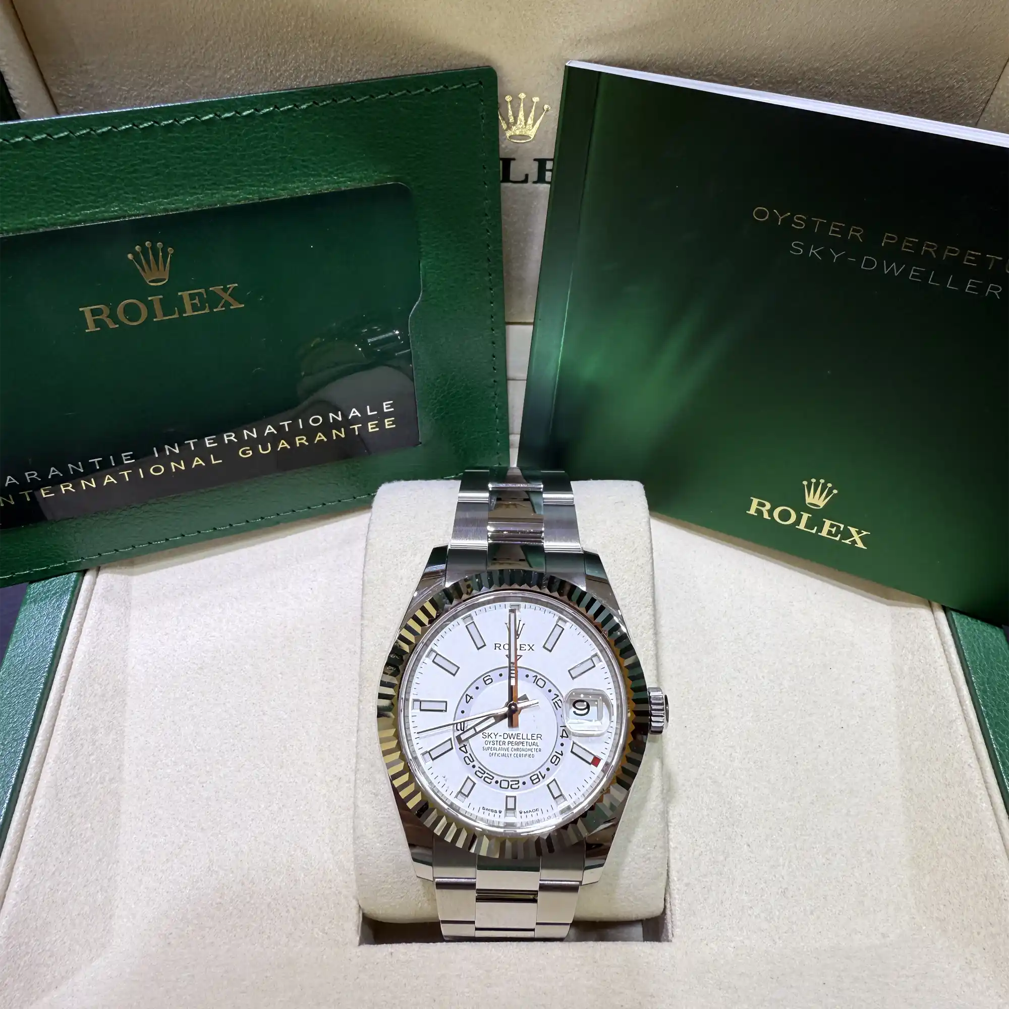 Rolex Sky Dweller White Dial Oystersteel White Gold Oyster 336934 - Full set