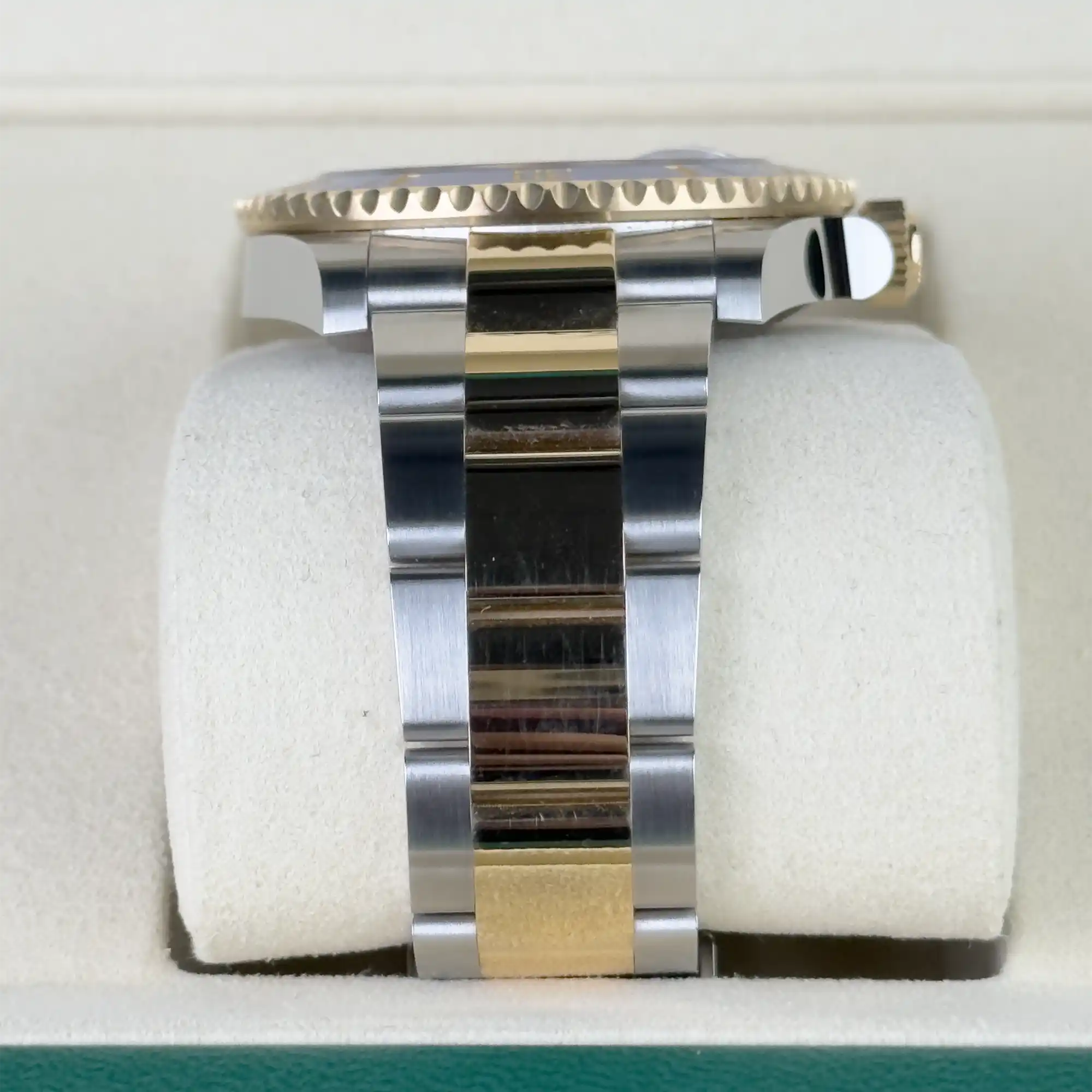 Rolex Submariner "Bluesy" 41 Oystersteel Yellow Gold  126613LB - 2026 Pre-owned - Bracelet 1