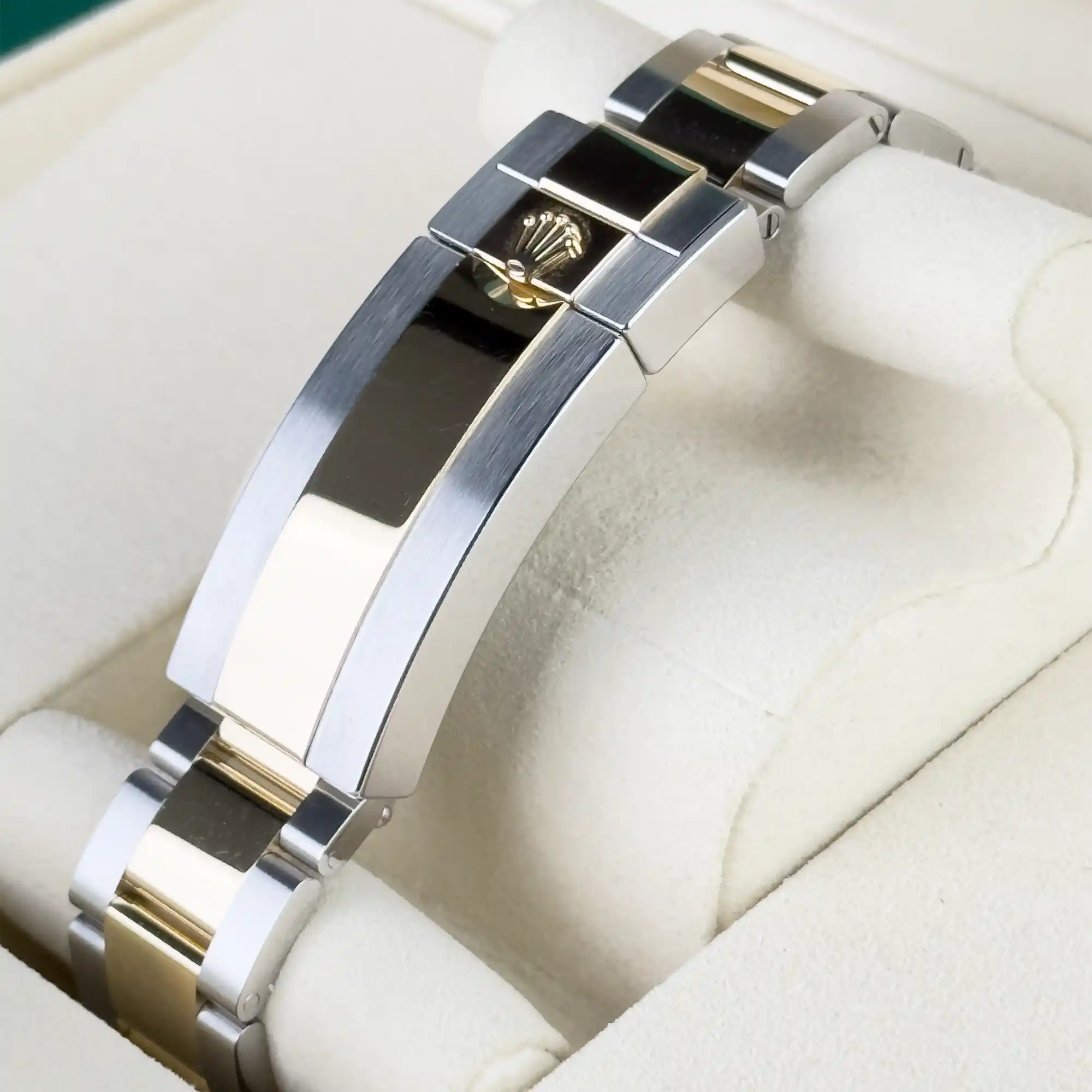 Rolex Submariner "Bluesy" 41 Oystersteel Yellow Gold  126613LB - 2026 Pre-owned - Clasp 1