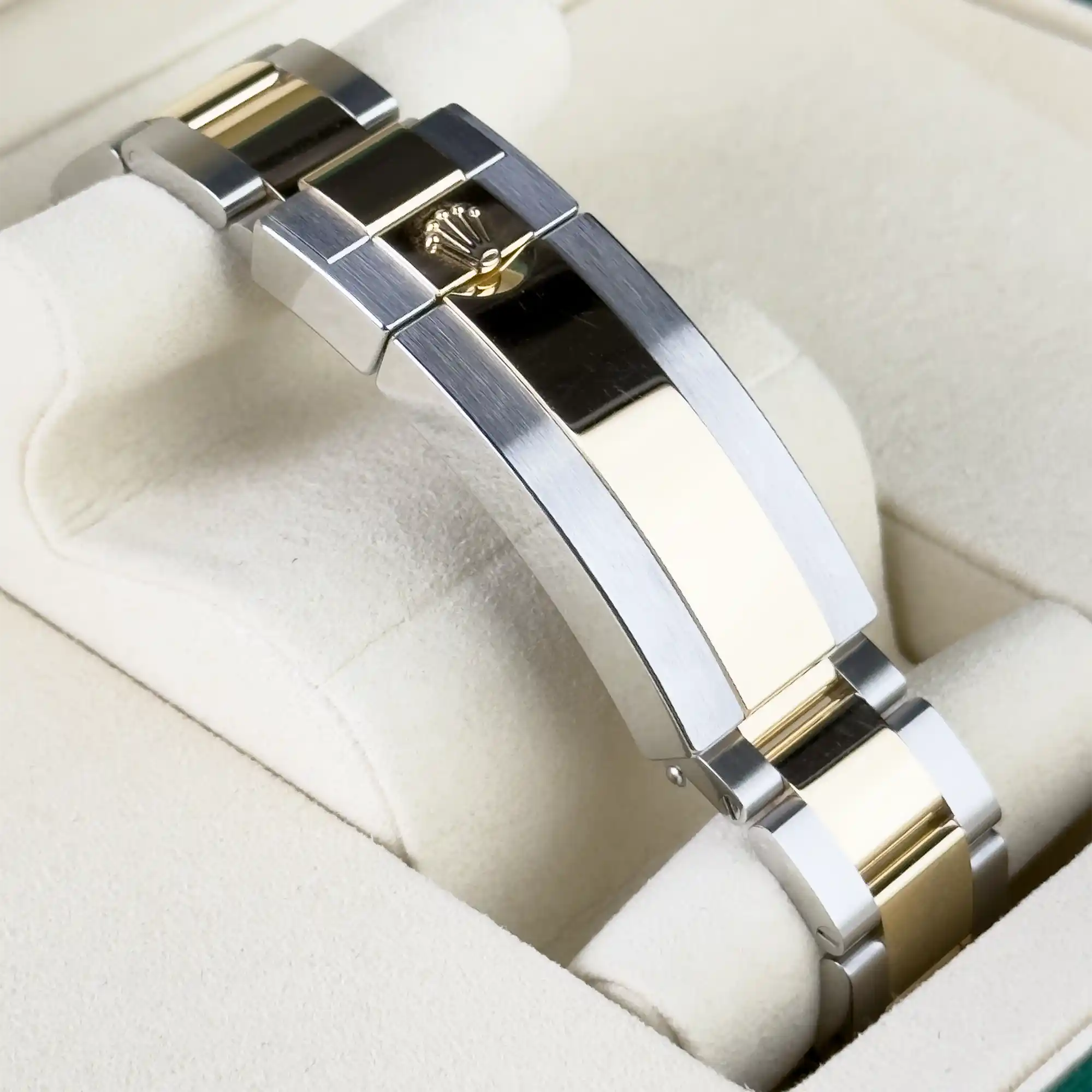 Rolex Submariner "Bluesy" 41 Oystersteel Yellow Gold  126613LB - 2026 Pre-owned - Clasp 2