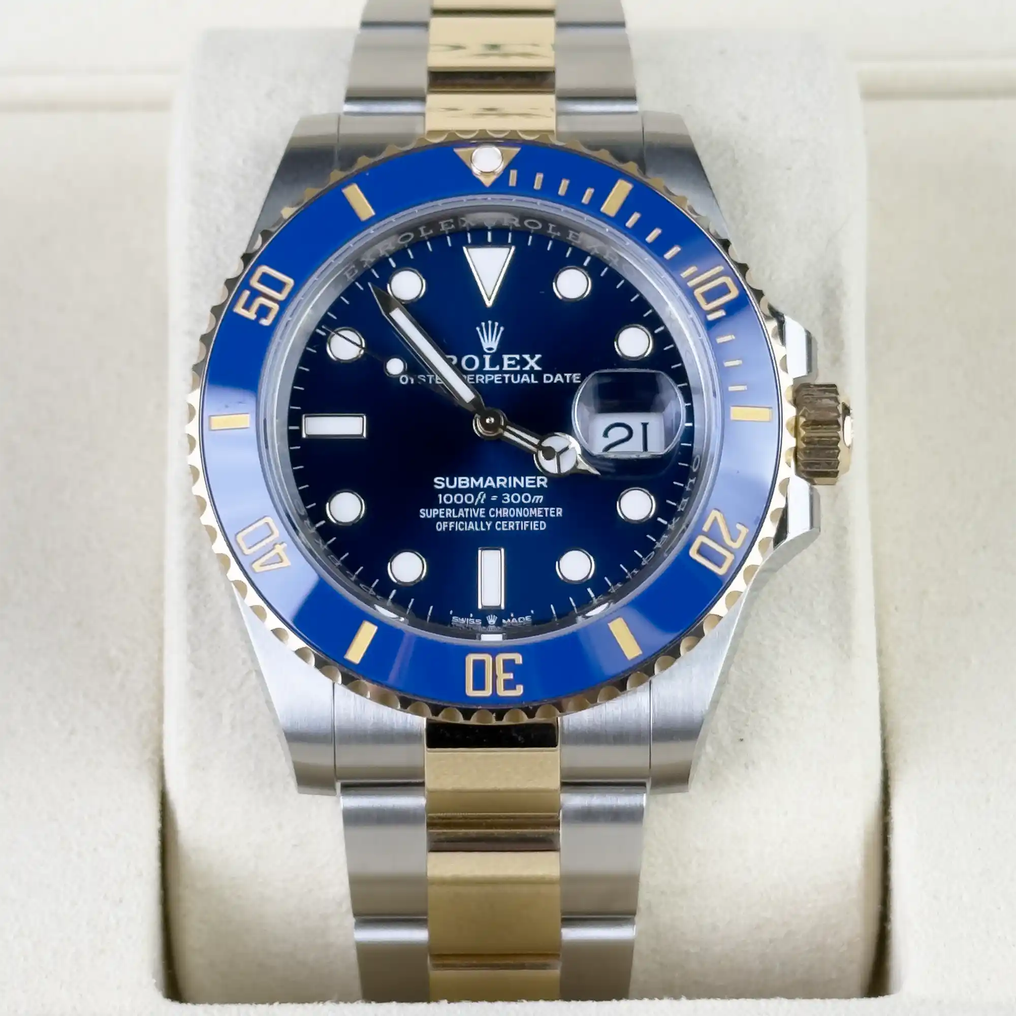 Rolex Submariner "Bluesy" 41 Oystersteel Yellow Gold  126613LB - 2026 Pre-owned - Front