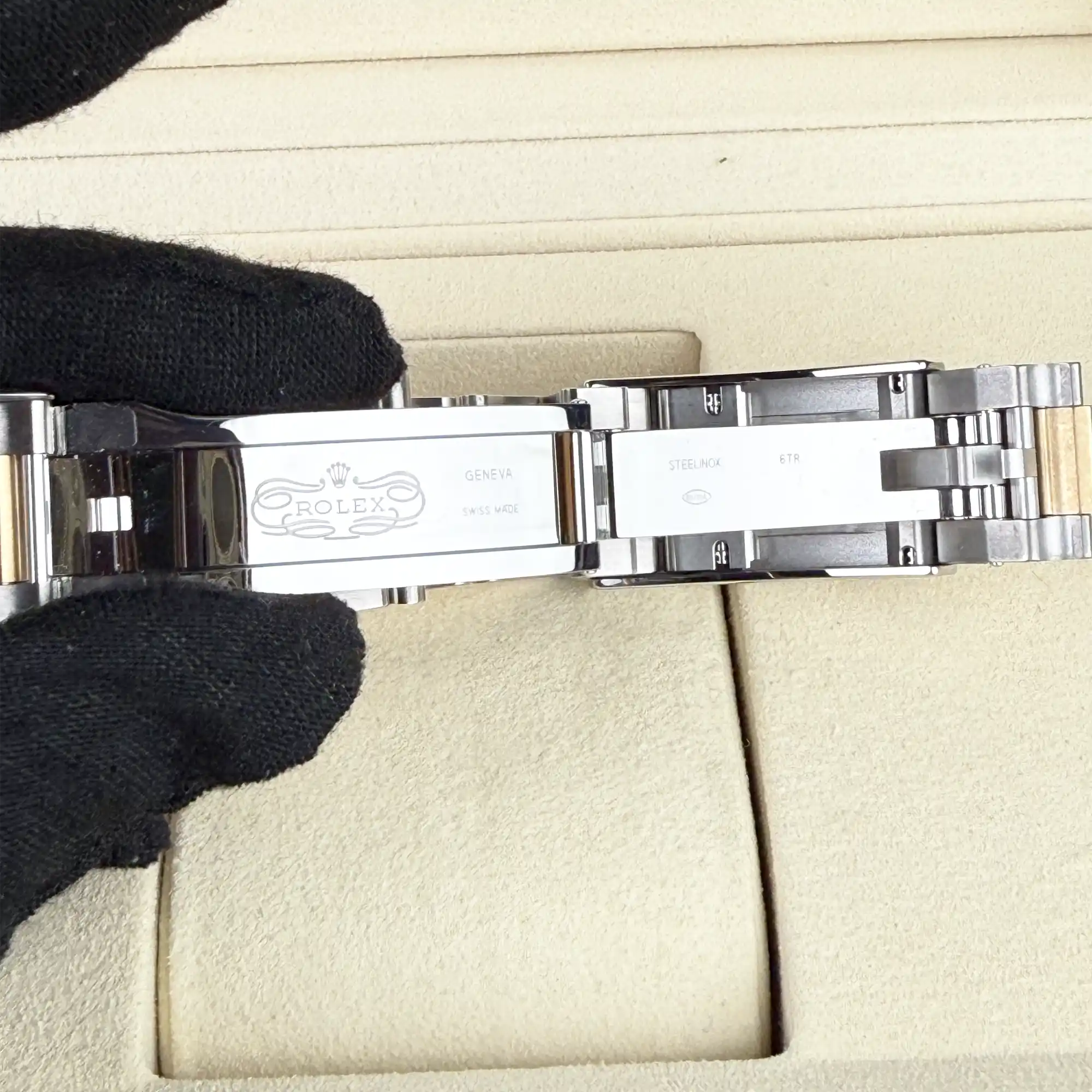 Rolex Submariner "Bluesy" 41 Oystersteel Yellow Gold  126613LB - 2026 Pre-owned - Inside