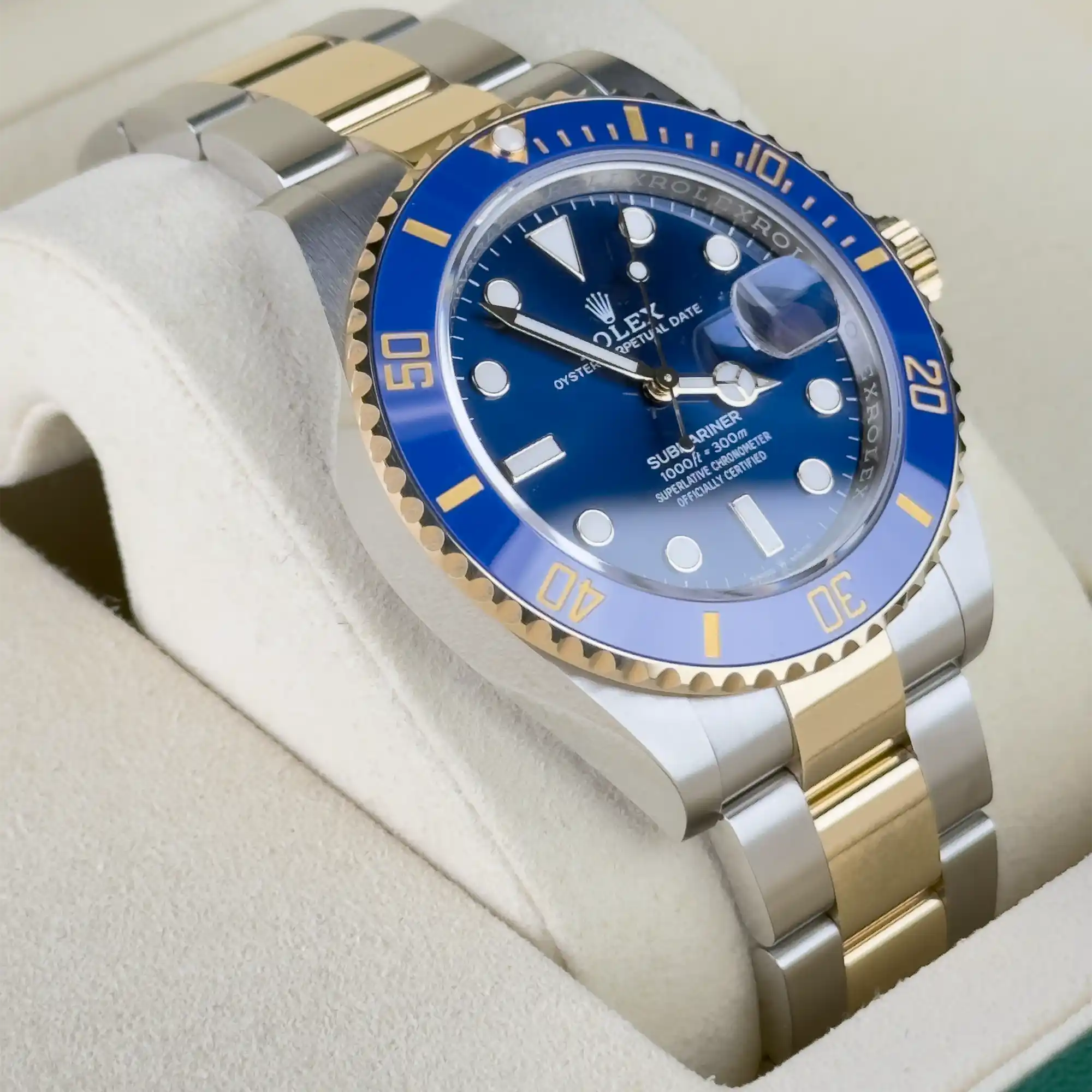 Rolex Submariner "Bluesy" 41 Oystersteel Yellow Gold  126613LB - 2026 Pre-owned - Side 1