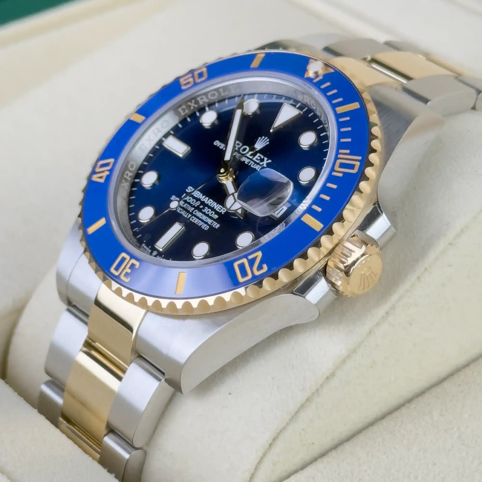 Rolex Submariner "Bluesy" 41 Oystersteel Yellow Gold  126613LB - 2026 Pre-owned - Side 2