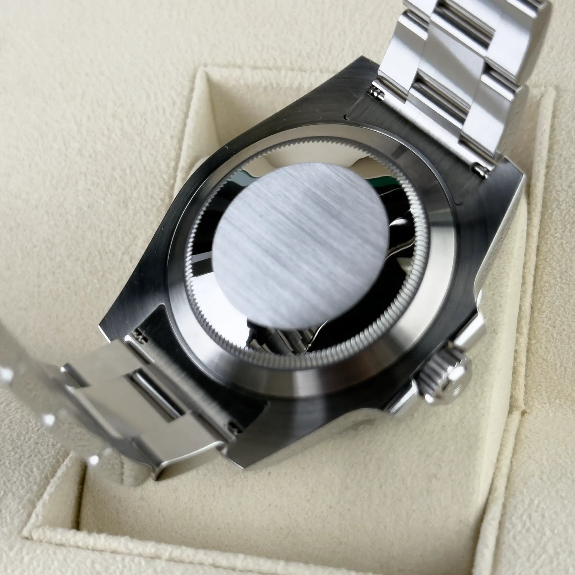 Rolex Submariner Date 'Hulk' 116610LV - Case back