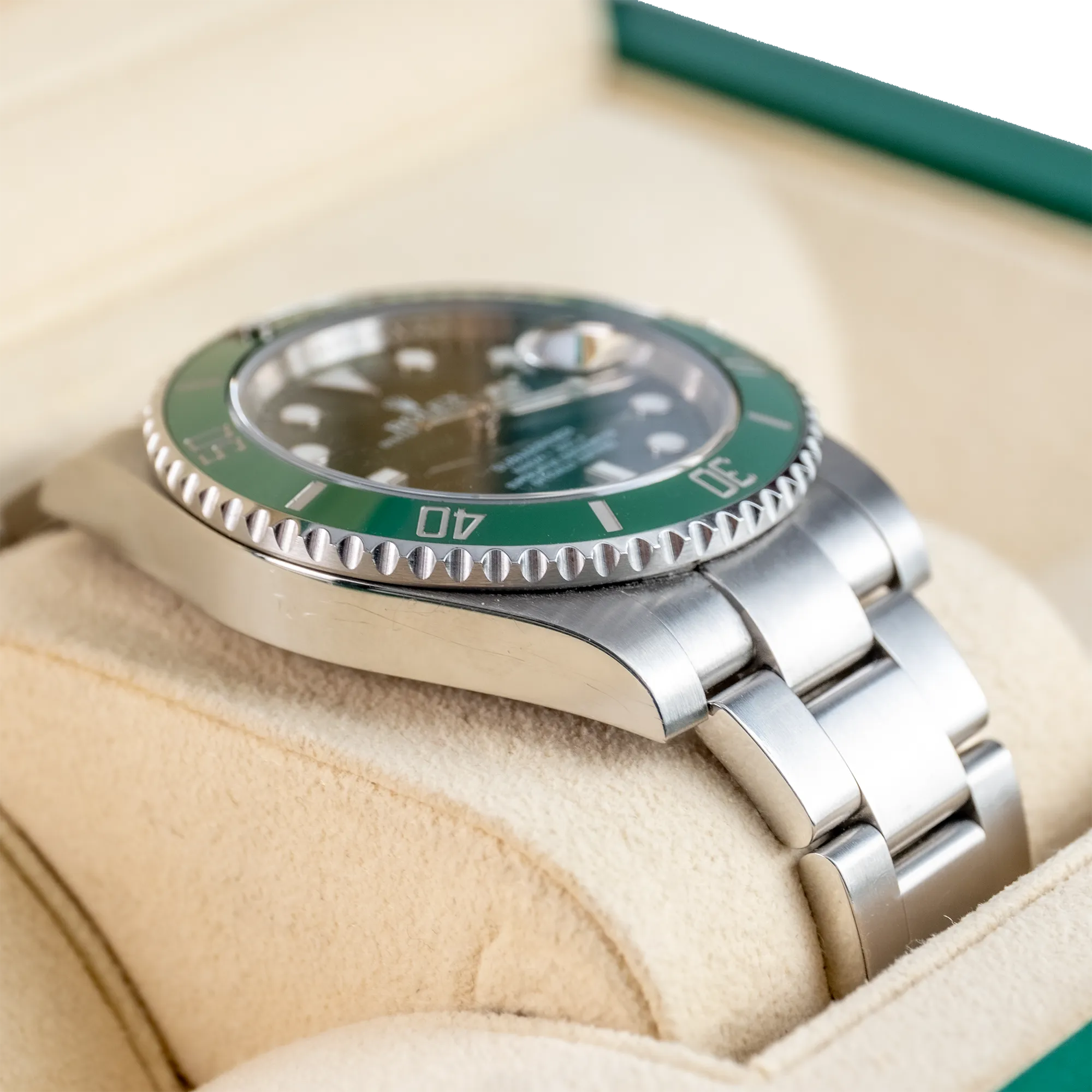 Rolex Submariner Date 'Hulk' 116610LV - Pre-owned - Left