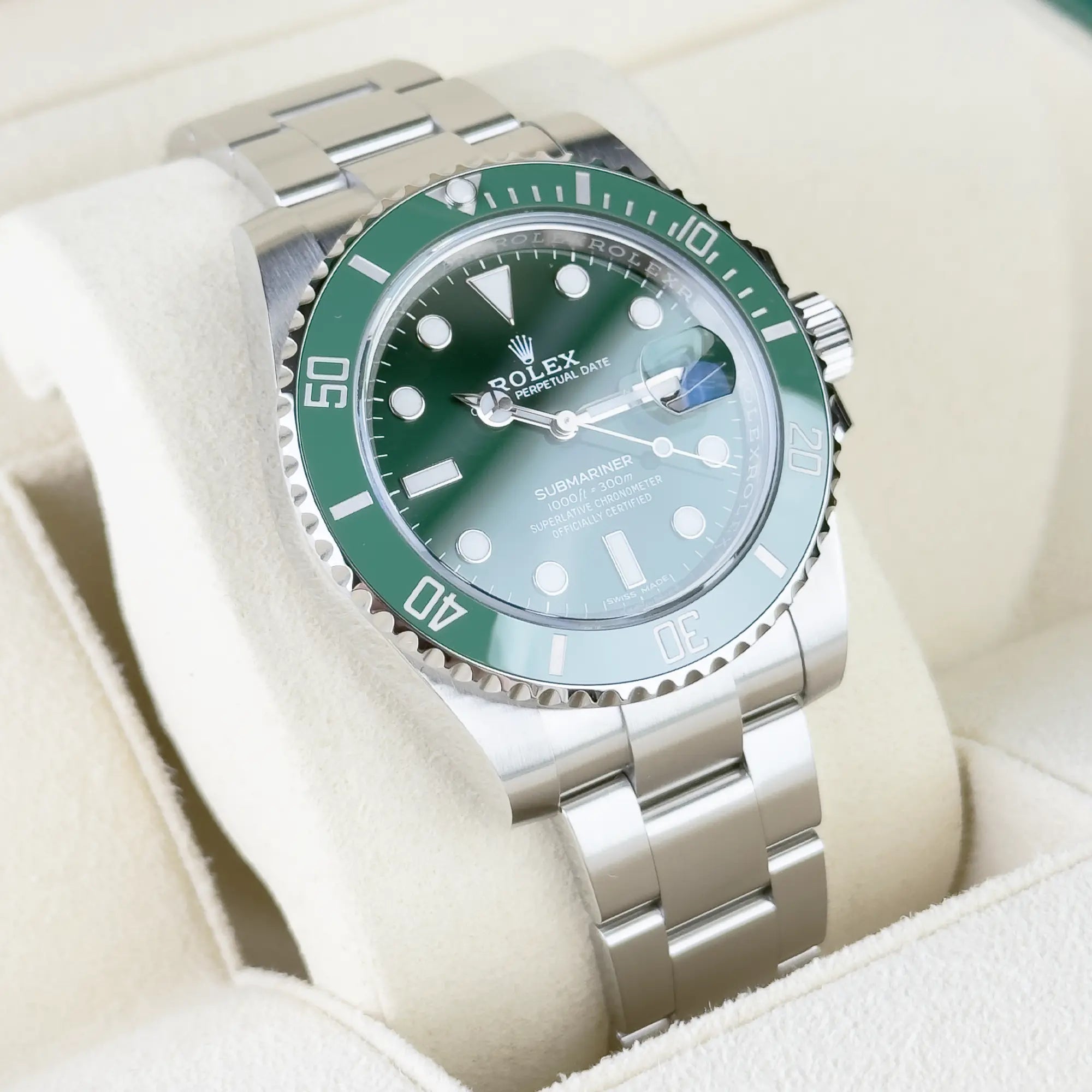 Rolex Submariner Date 'Hulk' 116610LV - Side 1