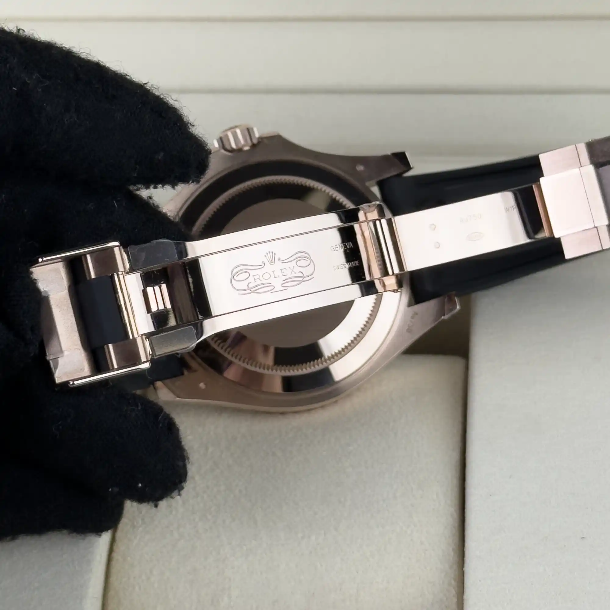Rolex_Yacht-Master_40_Black_Dial_Everose_Gold_126655_-_clasp