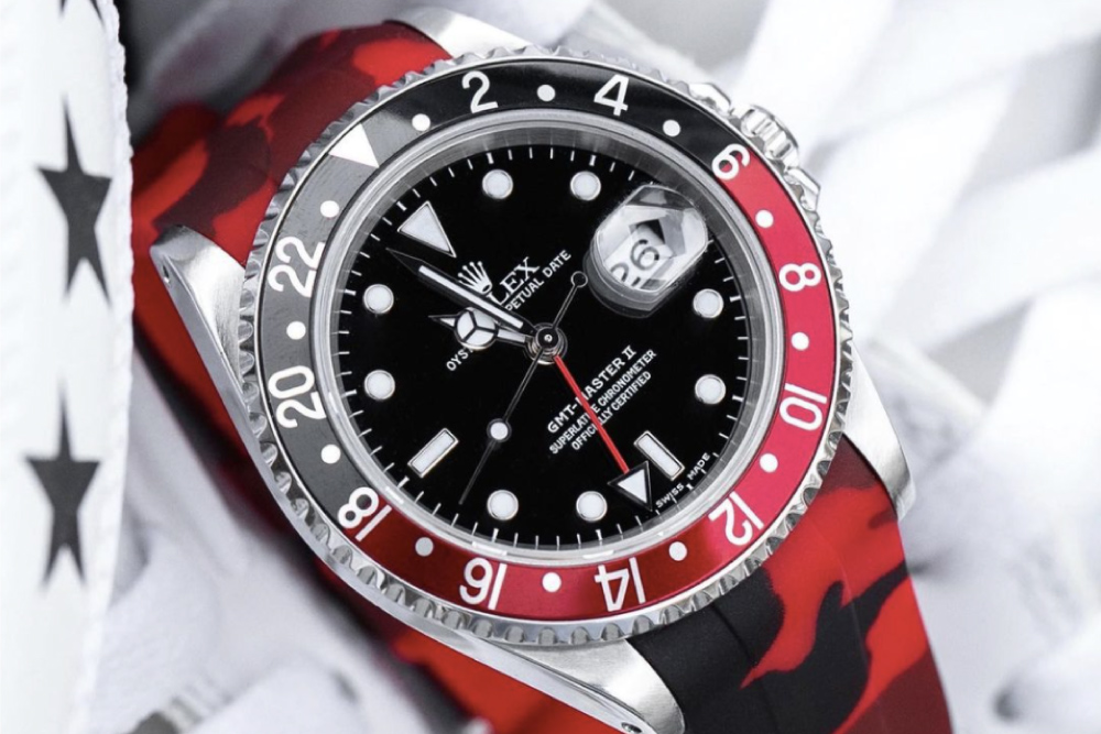 GMT-Master II, Pepsi has a black and red bezel