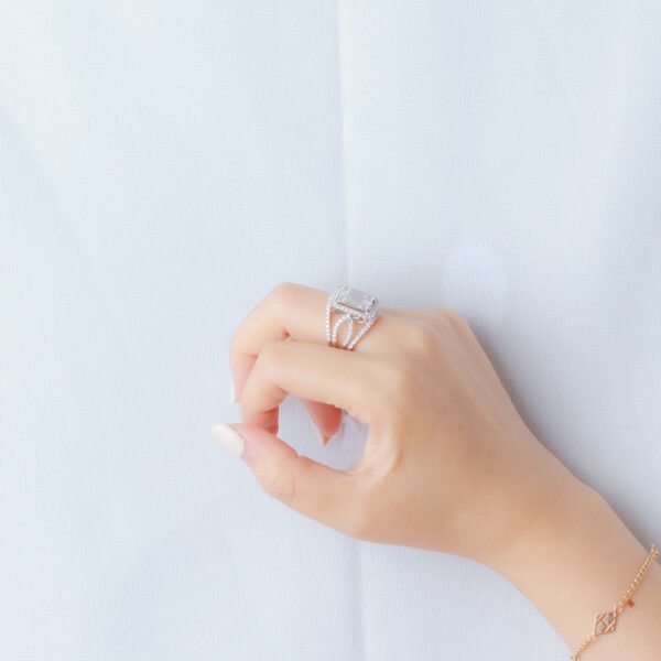 18k white gold vintage look baguette diamond ring on hand